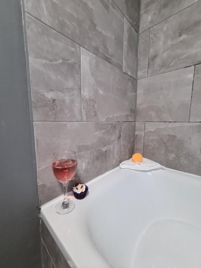 Coopers, Ground Floor Apartment With 2 Bedrooms And 2 Bathrooms Within A Georgian Listed Building Burton-upon-Trent Εξωτερικό φωτογραφία