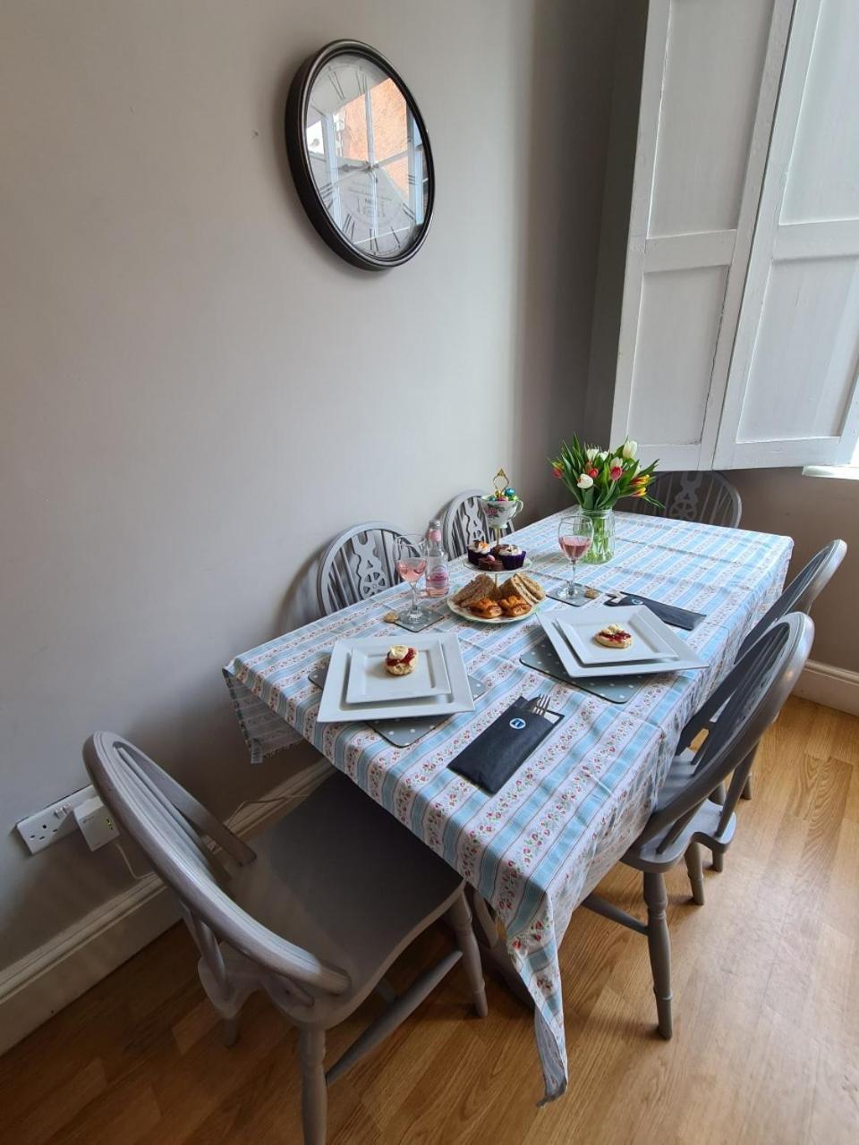 Coopers, Ground Floor Apartment With 2 Bedrooms And 2 Bathrooms Within A Georgian Listed Building Burton-upon-Trent Εξωτερικό φωτογραφία