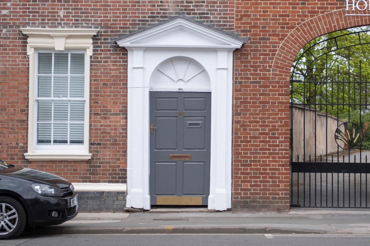 Coopers, Ground Floor Apartment With 2 Bedrooms And 2 Bathrooms Within A Georgian Listed Building Burton-upon-Trent Εξωτερικό φωτογραφία